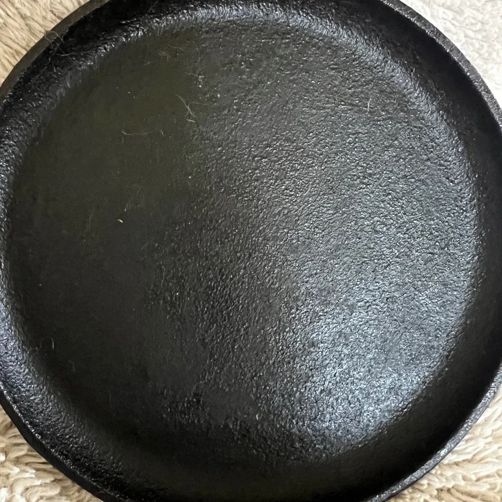 Unbranded Cast Iron Round Griddle Pan 6.25 Inch Skillet Black Cookware